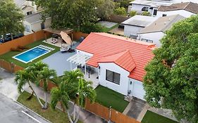 Luxury Retreat 3B ,2Ba Pool , Coral Gables Center