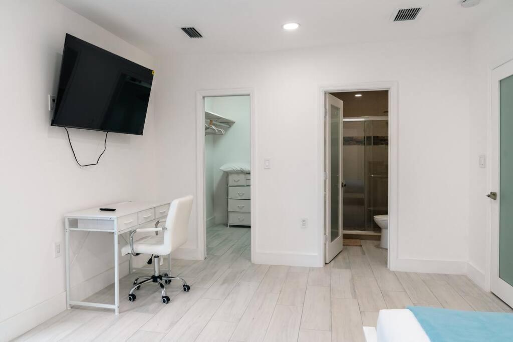 Luxury Retreat 3B ,2Ba Pool , Coral Gables Center Villa Miami Exterior photo