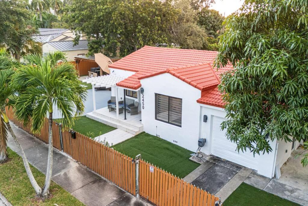 Luxury Retreat 3B ,2Ba Pool , Coral Gables Center Villa Miami Exterior photo