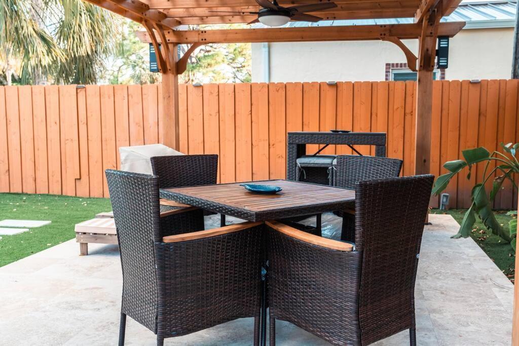 Luxury Retreat 3B ,2Ba Pool , Coral Gables Center Villa Miami Exterior photo