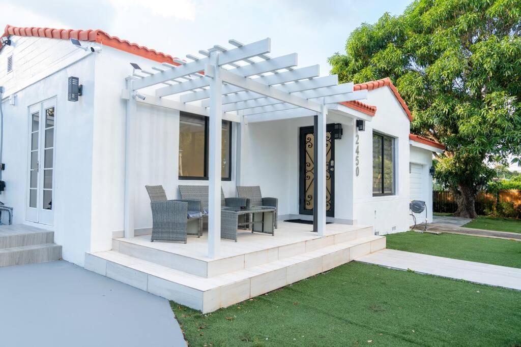 Luxury Retreat 3B ,2Ba Pool , Coral Gables Center Villa Miami Exterior photo