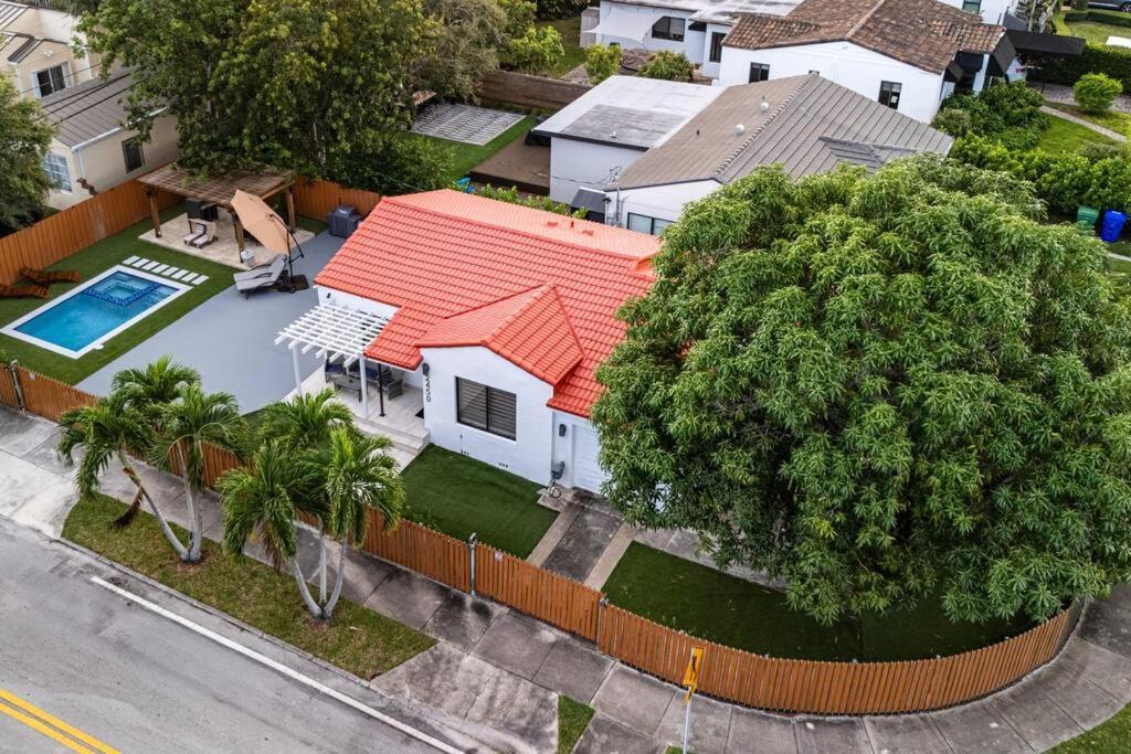Luxury Retreat 3B ,2Ba Pool , Coral Gables Center Villa Miami Exterior photo